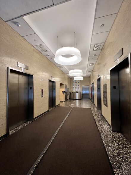 131 W 33rd St, New York, NY for lease - Lobby - Image 3 of 15