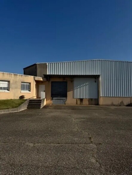 Office in Sonnay for lease - Building Photo - Image 2 of 8