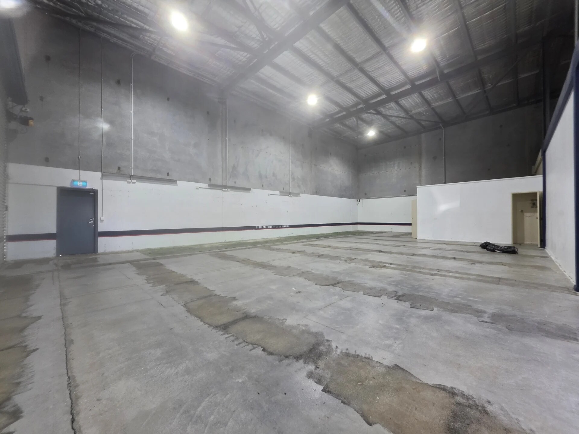 14 Corporation Ave, Robin Hill for lease Interior Photo- Image 1 of 2
