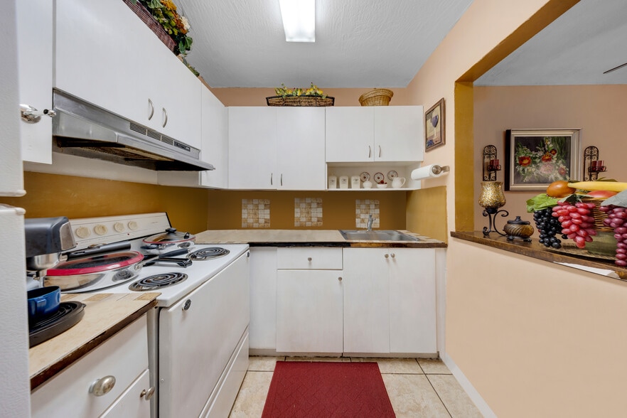 980 NW 45th Ave, Miami, FL for sale - Building Photo - Image 2 of 13