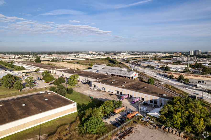 3800-3898 W 11th St, Houston, TX for lease - Aerial - Image 3 of 3