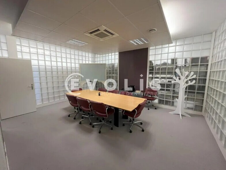 Office in Amiens for lease - Interior Photo - Image 1 of 5