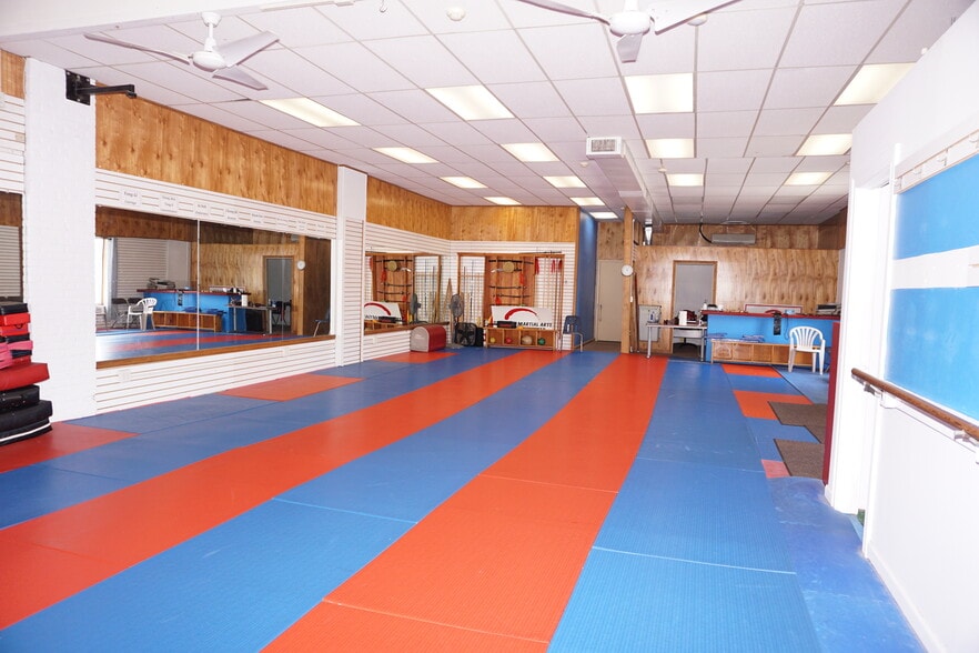 379 Shippan Ave, Stamford, CT for lease - Building Photo - Image 1 of 9