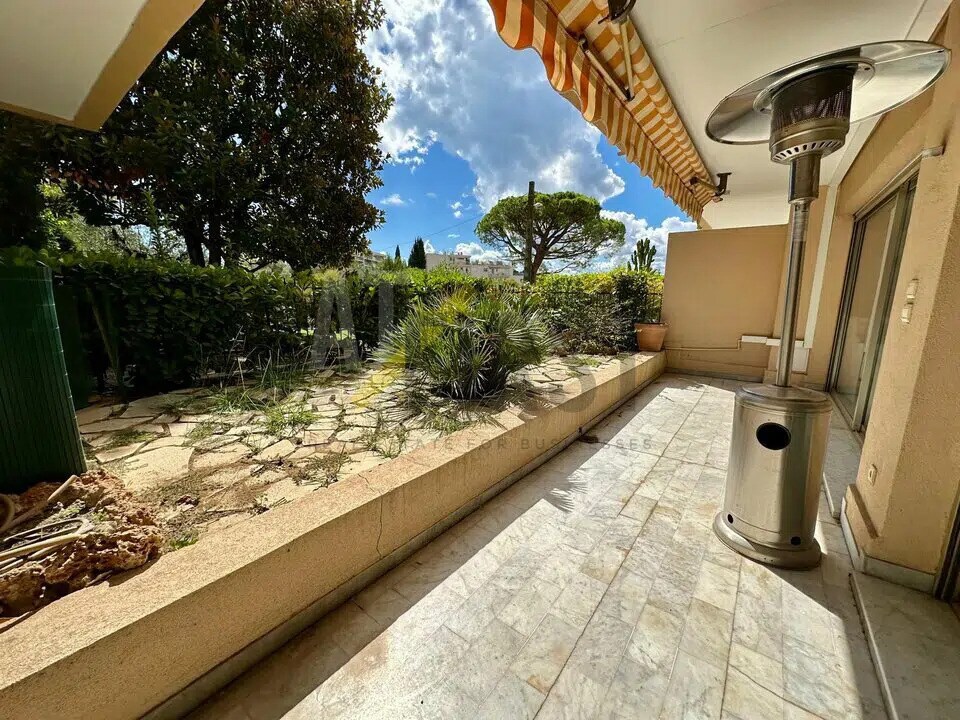 Office in Le Cannet for sale Building Photo- Image 1 of 13