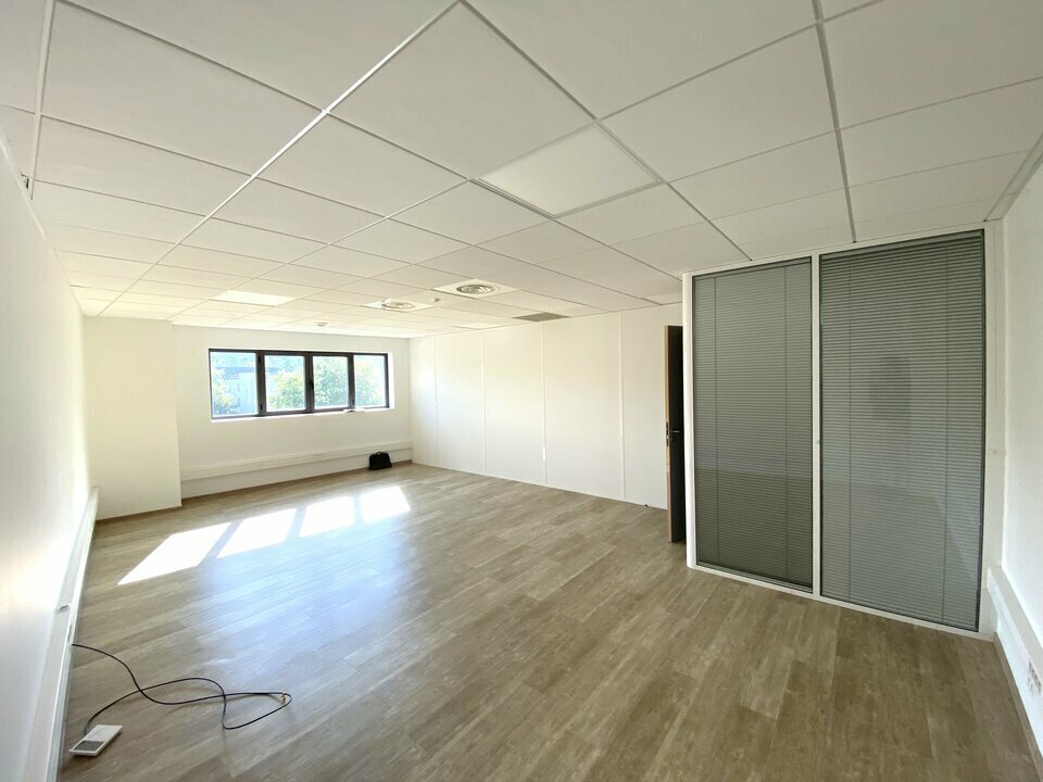 Office in Nice for lease Interior Photo- Image 1 of 4