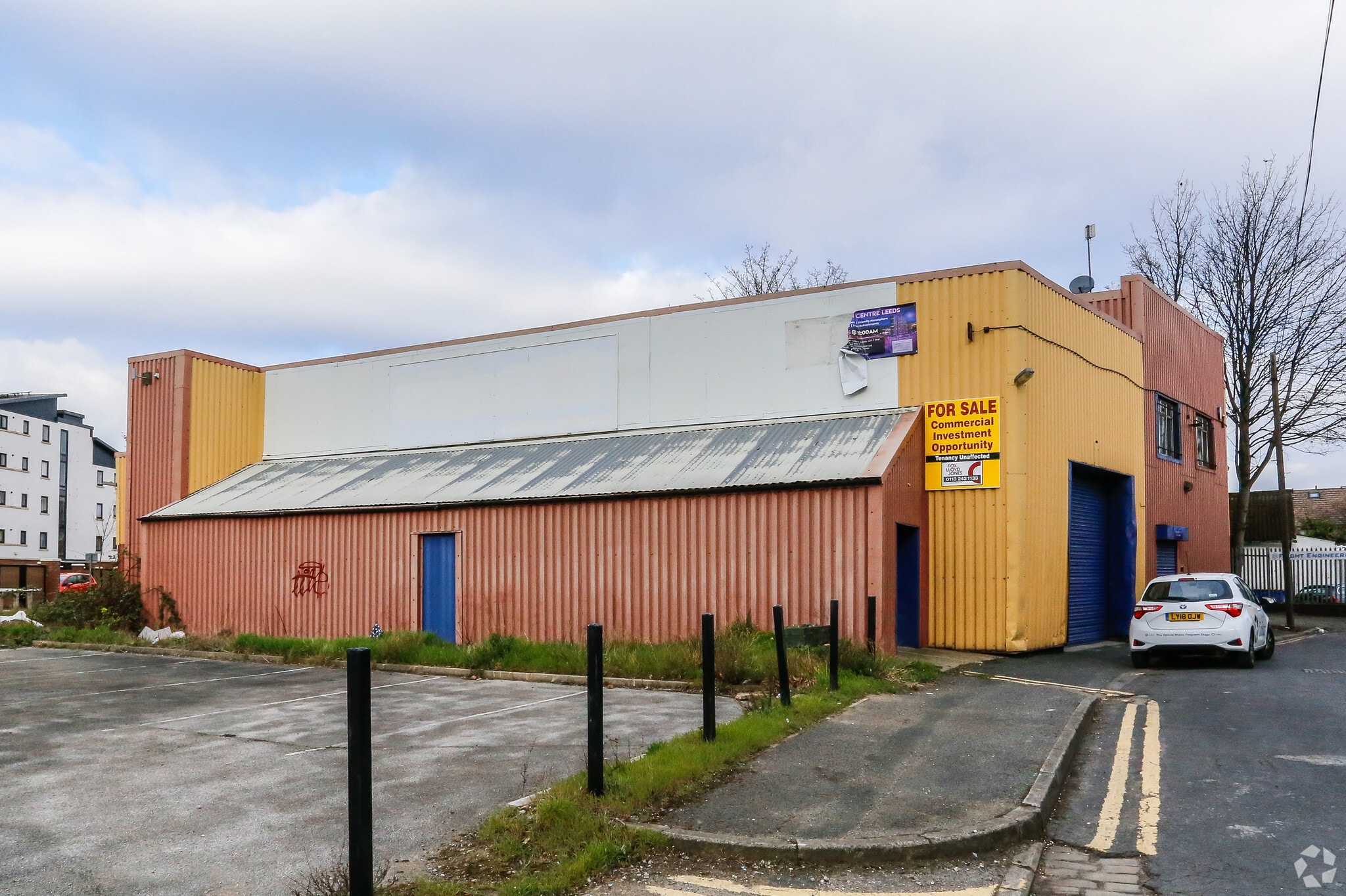 Moor Vw, Leeds for sale Primary Photo- Image 1 of 1