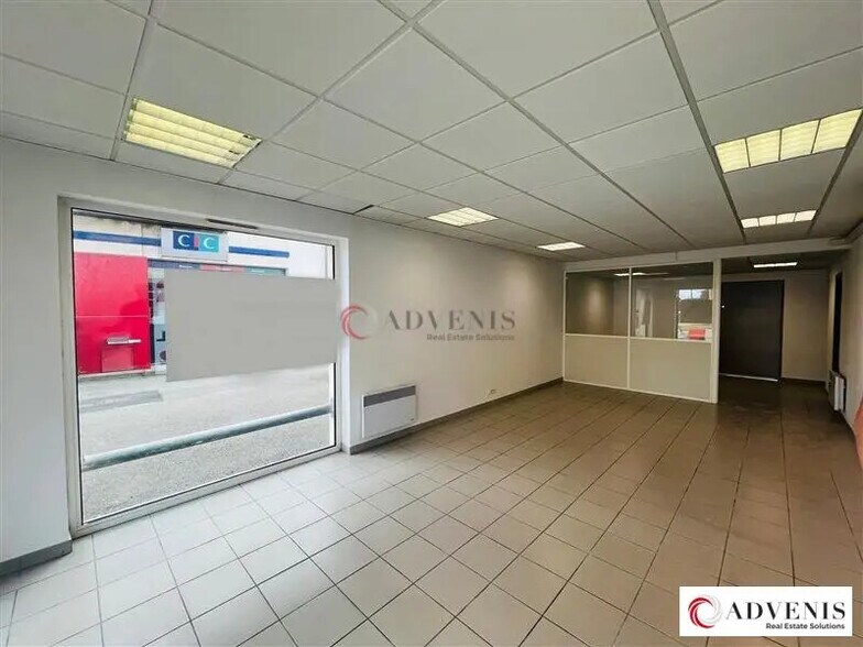 Retail in Eysines for lease - Interior Photo - Image 2 of 5