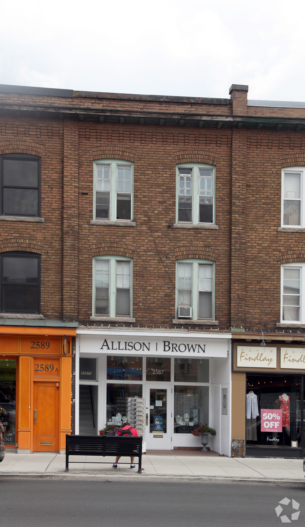 2587 Yonge St, Toronto, ON for lease Primary Photo- Image 1 of 8