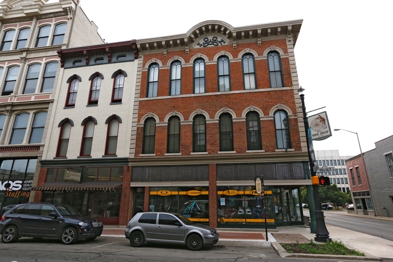 122 S Walnut St, Muncie, IN for sale - Building Photo - Image 1 of 1