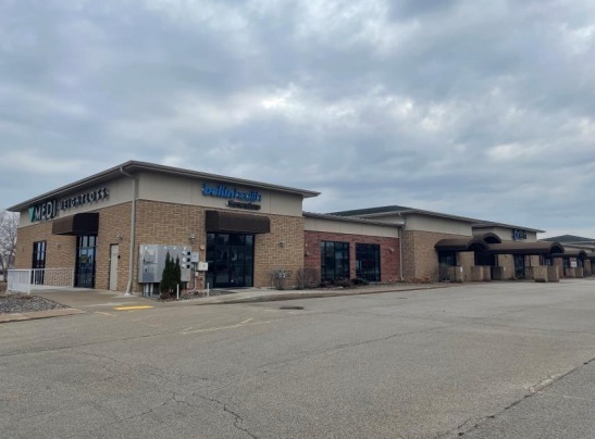 1600-1688 N Casaloma Dr, Grand Chute, WI for lease - Building Photo - Image 1 of 14