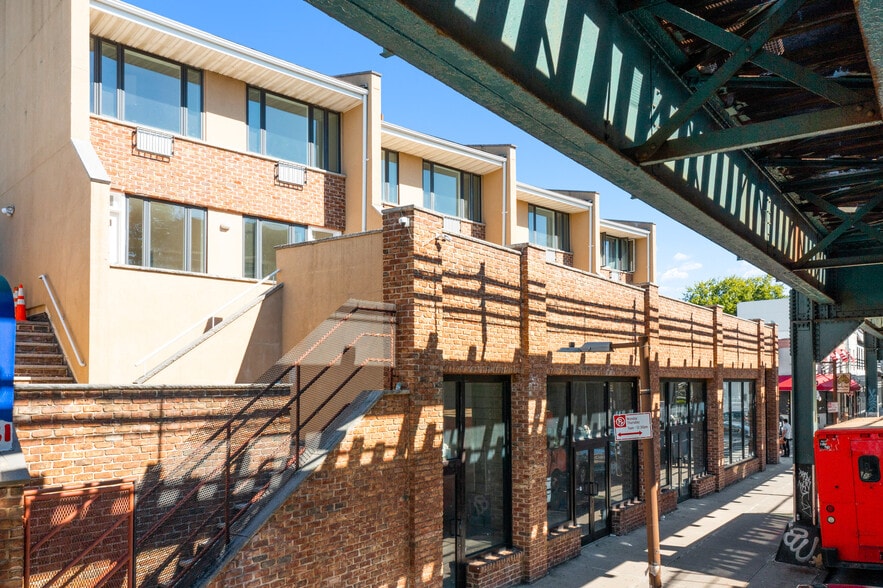 3025 Fulton St, Brooklyn, NY for lease - Primary Photo - Image 2 of 6