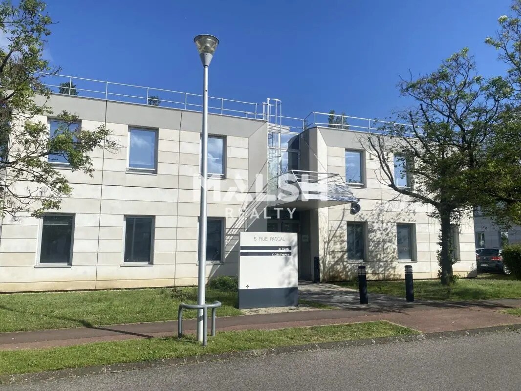 Office in Bron for lease Building Photo- Image 1 of 15