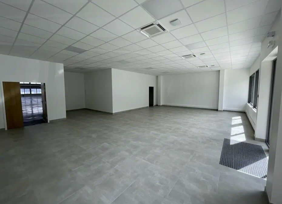 157 Avenue Charles Floquet, Le Blanc-Mesnil for lease Interior Photo- Image 1 of 2