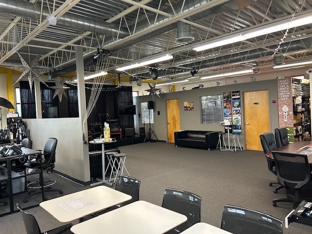 285 Broadhollow Rd, Farmingdale, NY for lease Interior Photo- Image 1 of 4