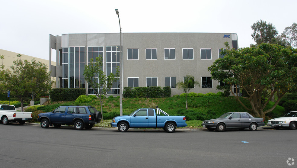 2580 Fortune Way, Vista, CA for sale - Building Photo - Image 3 of 4