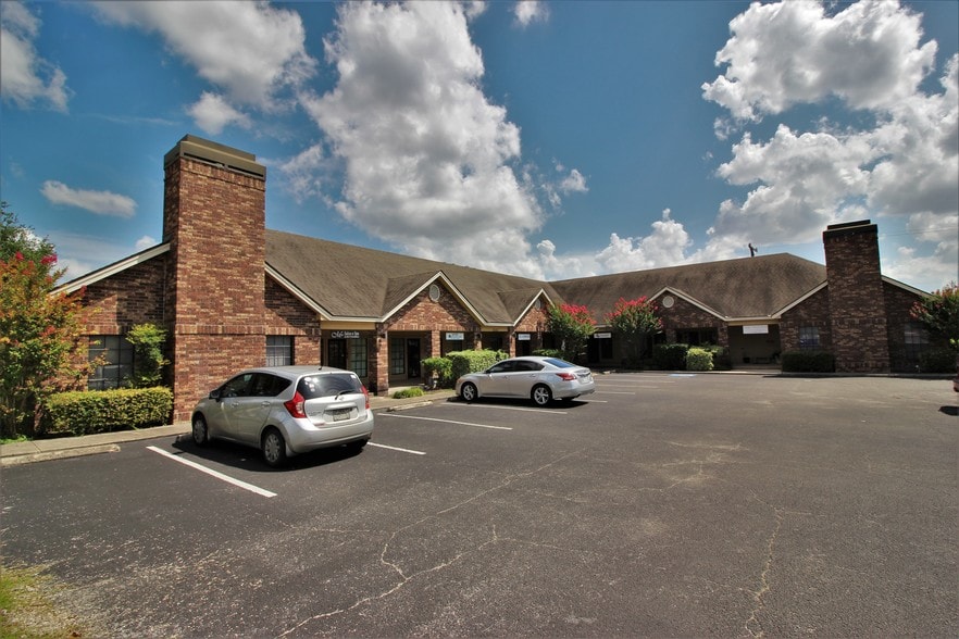15102 Jones Maltsberger Rd, San Antonio, TX for lease - Building Photo - Image 1 of 8