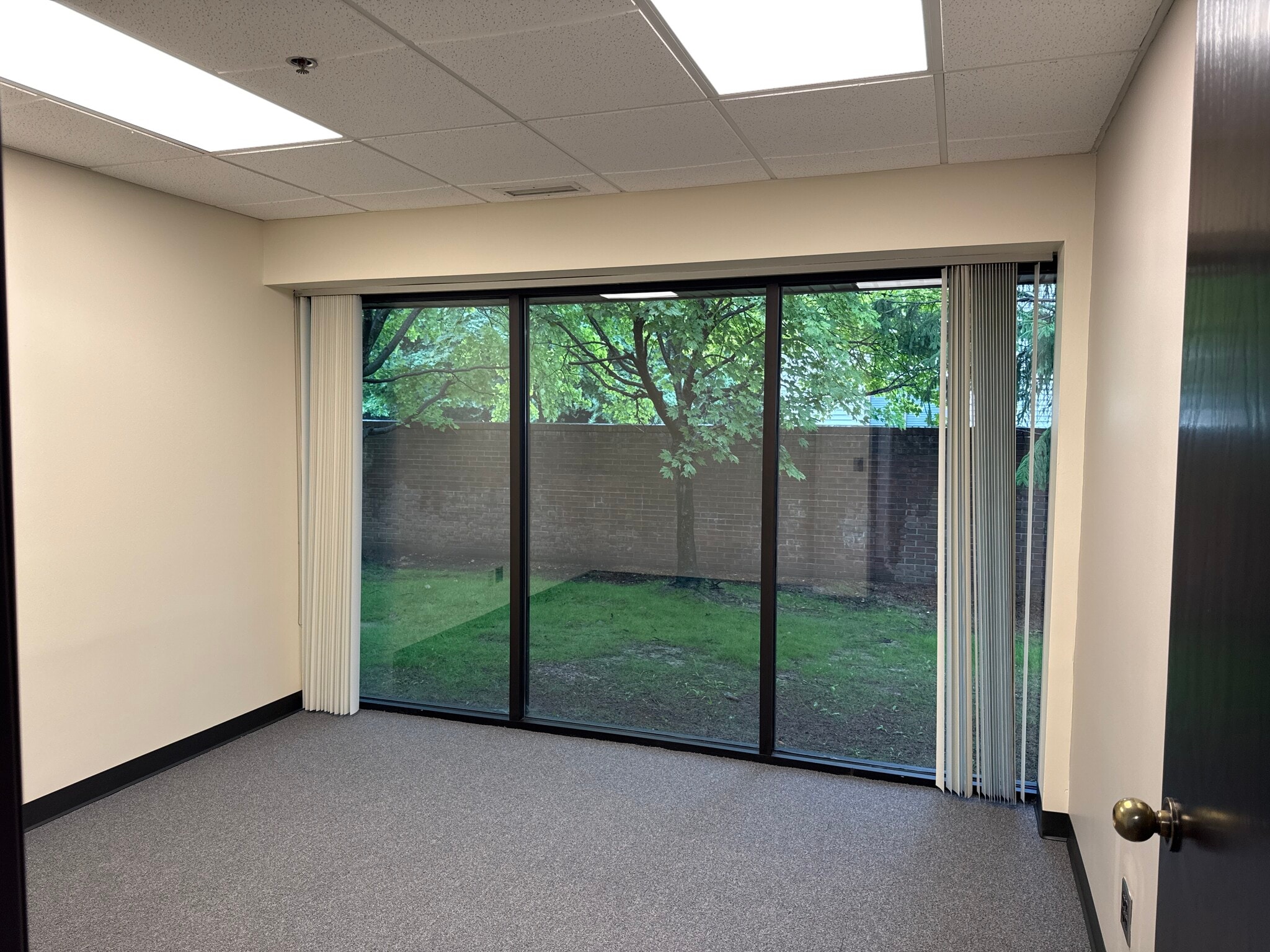 7 W Square Lake Rd, Bloomfield Hills, MI for lease Interior Photo- Image 1 of 1
