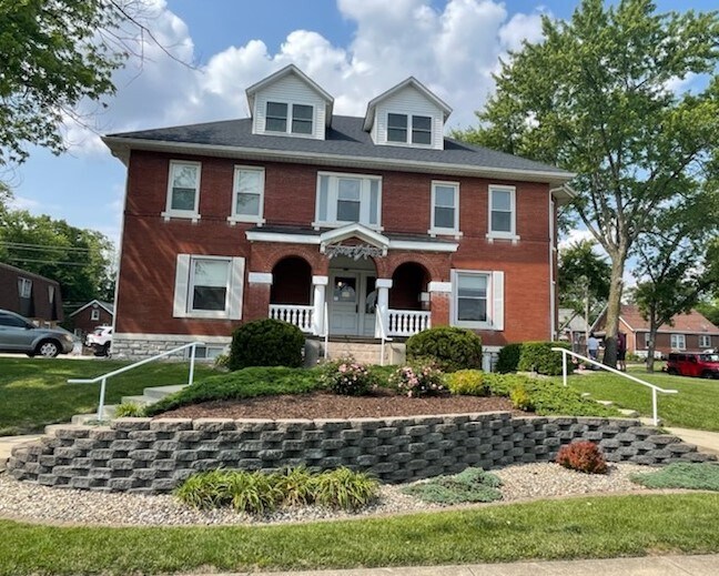 621 Broadway, Highland, IL for lease Primary Photo- Image 1 of 4