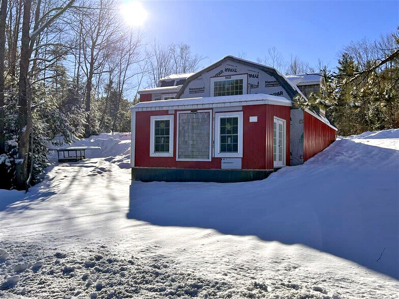 222 US Route 2 W, Wilton, ME for sale - Building Photo - Image 1 of 1
