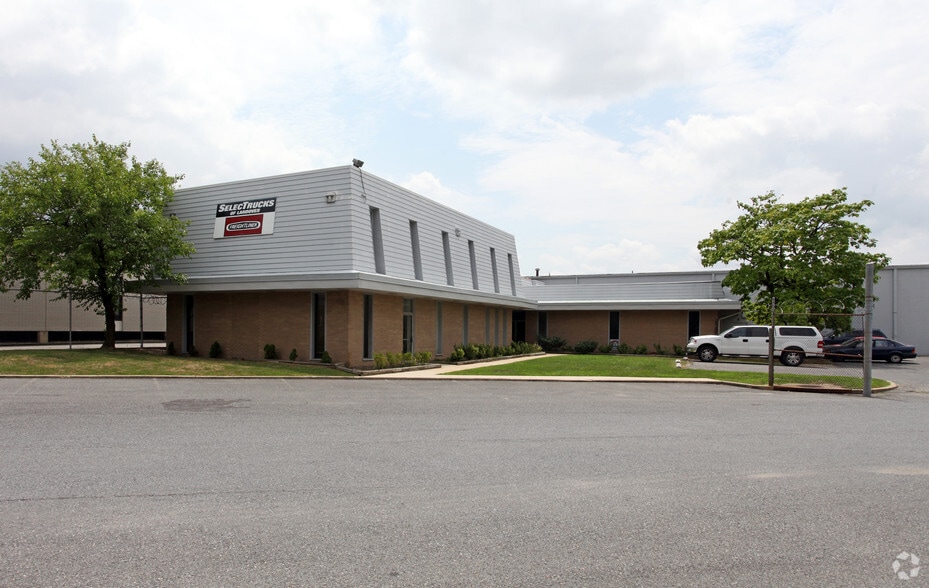 8121 Ardwick Ardmore Rd, Landover, MD for sale - Primary Photo - Image 1 of 1