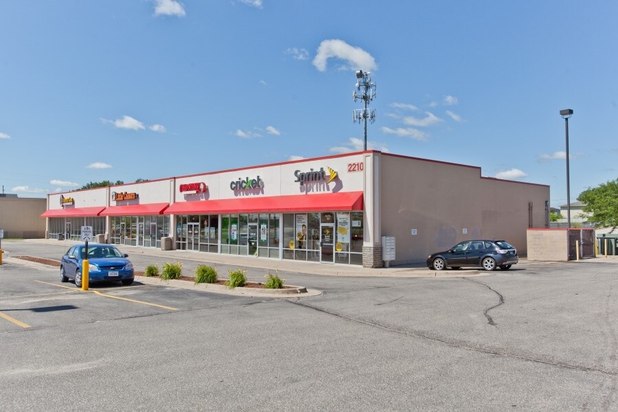 2120 Edgewood Rd SW, Cedar Rapids, IA for sale Primary Photo- Image 1 of 1