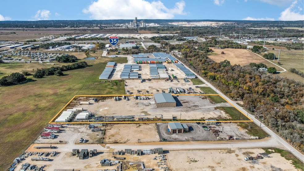 846 York Creek Rd, New Braunfels, TX for lease - Building Photo - Image 2 of 14