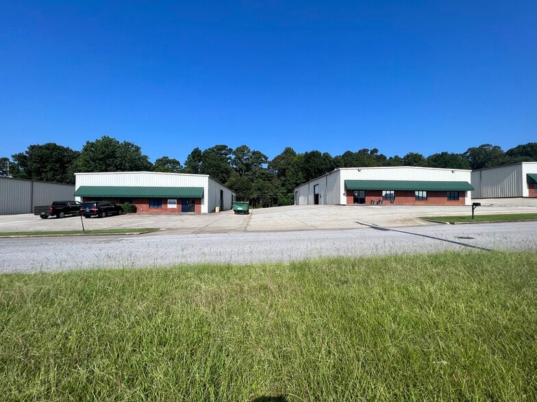 220 Commerce Pky, Pelham, AL for lease - Building Photo - Image 3 of 5