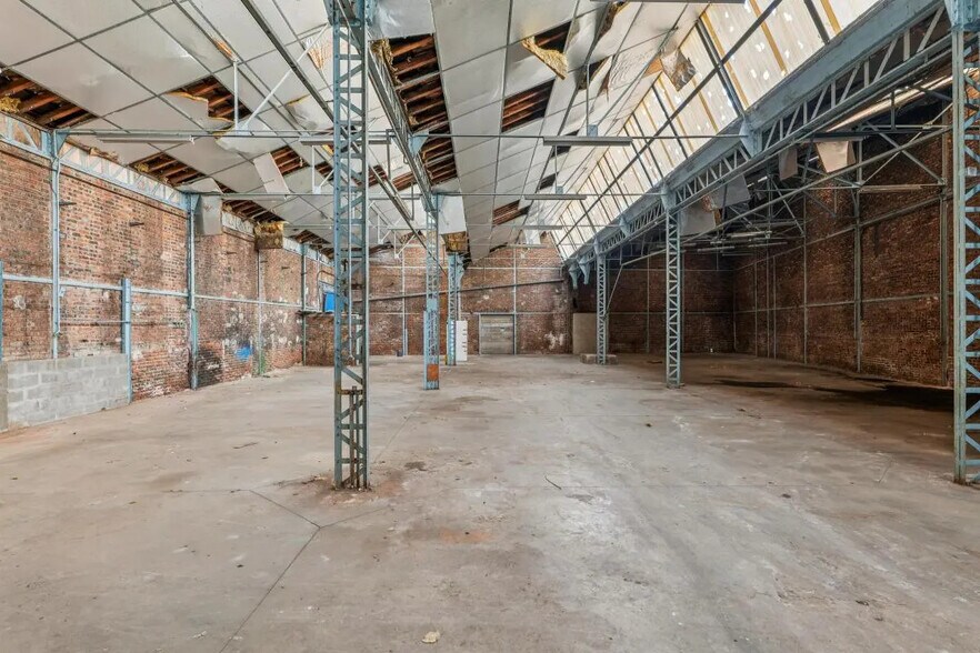 Retail in Montreuil for lease - Interior Photo - Image 2 of 14