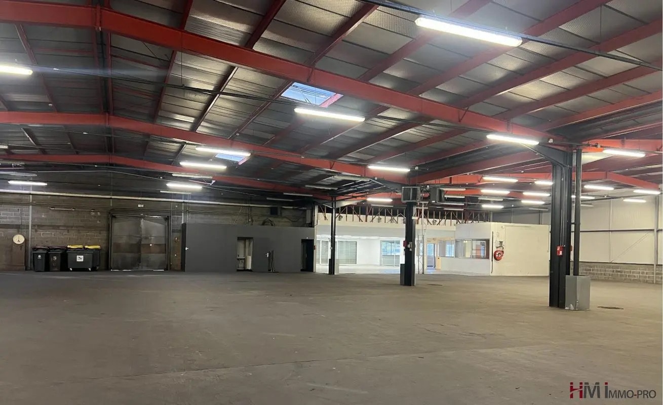 Office in Saint-Étienne-du-Rouvray for lease Interior Photo- Image 1 of 8