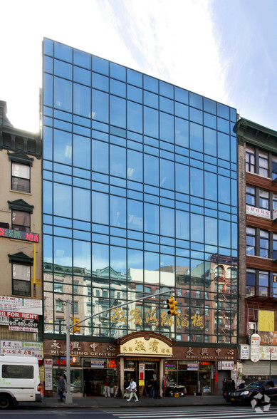 39-41 E Broadway, New York, NY for lease - Primary Photo - Image 1 of 5