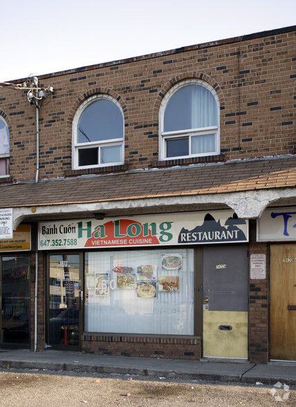 2422 St Clair Ave, Toronto, ON for sale - Primary Photo - Image 1 of 1