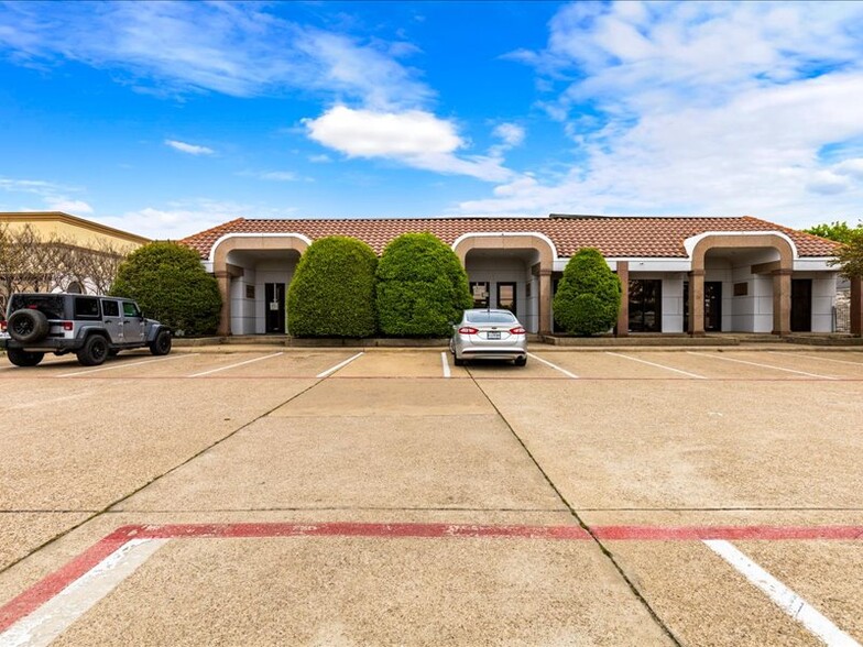 643 S Great Southwest Pky, Grand Prairie, TX for sale - Primary Photo - Image 1 of 11