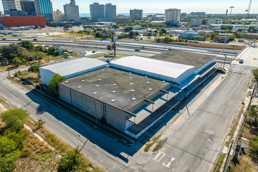 900 N Staples St, Corpus Christi, TX for lease - Building Photo - Image 3 of 21