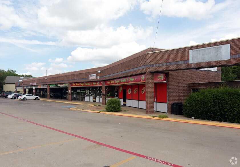 1001-1023 Woodhaven Blvd, Fort Worth, TX for sale - Primary Photo - Image 1 of 1