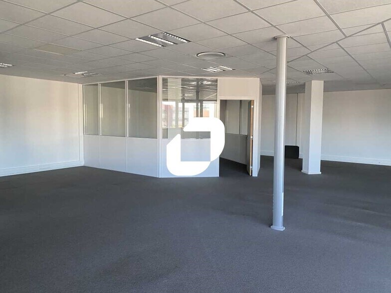 Office in Pessac for lease - Interior Photo - Image 3 of 9
