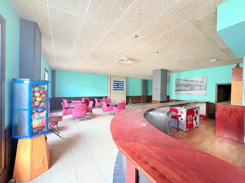 Retail in Toral de los Vados, León for sale - Building Photo - Image 2 of 17