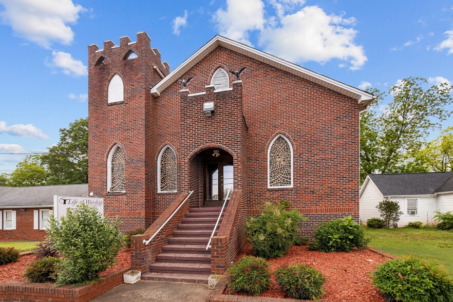 405 Cherokee St, Kings Mountain, NC for sale - Building Photo - Image 1 of 40