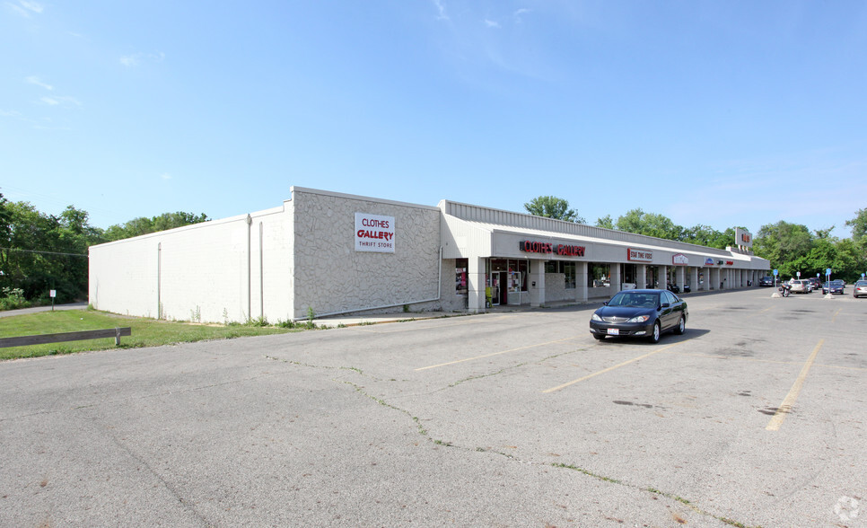 201-213 Lancaster Pike, Circleville, OH for lease - Building Photo - Image 1 of 3