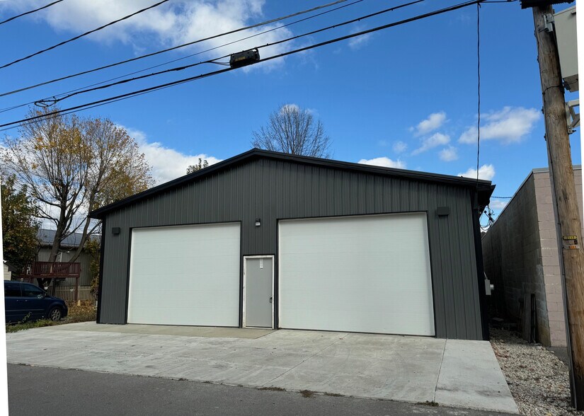 1228 4th Ave, Coraopolis, PA for lease - Building Photo - Image 1 of 4