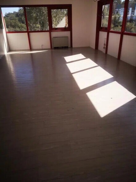 Office in Vallauris for lease - Interior Photo - Image 3 of 3