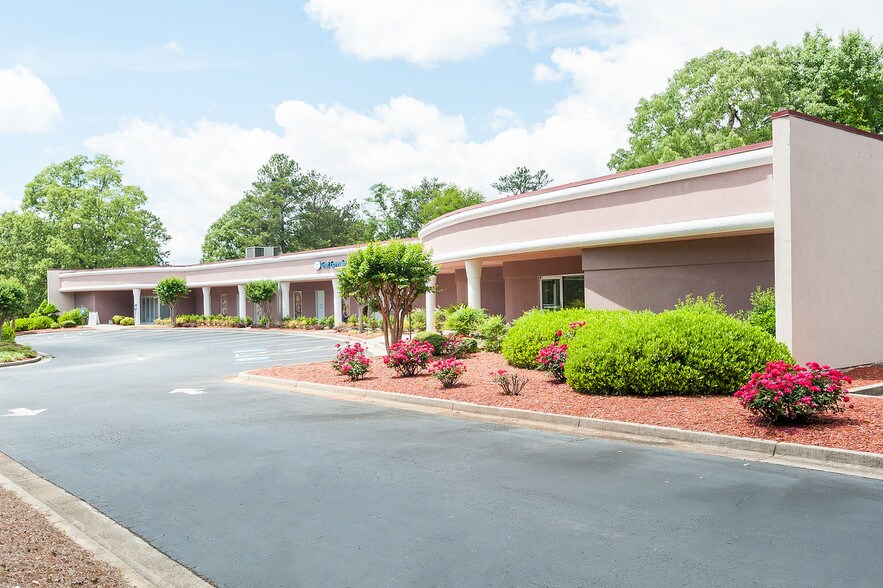 425 Forest Pkwy, Forest Park, GA for sale - Primary Photo - Image 1 of 1