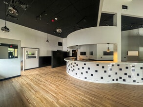 6279 W Wedington Dr, Fayetteville, AR for lease Interior Photo- Image 2 of 5