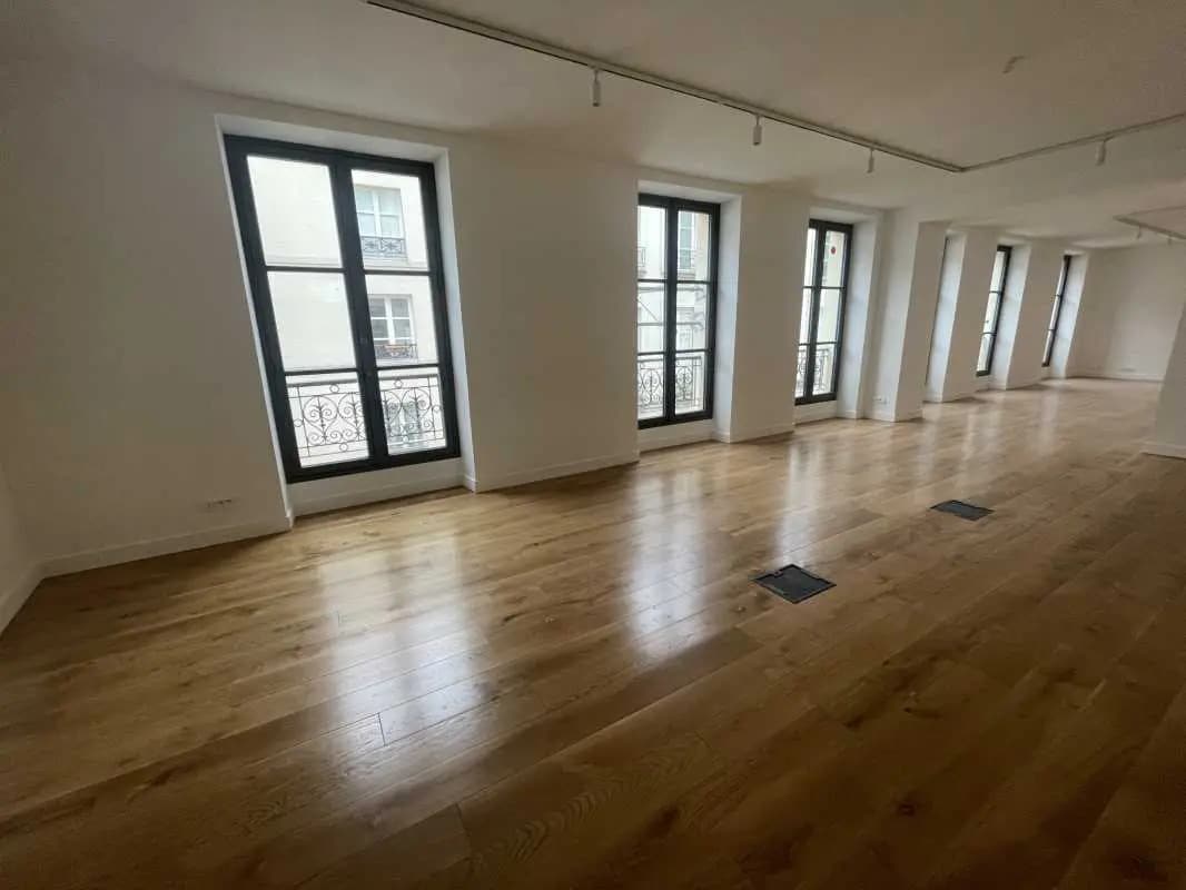 6 Rue Neuve Saint-Pierre, Paris for lease Interior Photo- Image 1 of 5