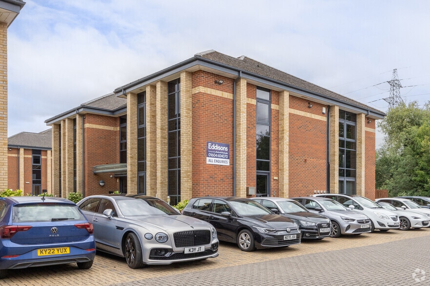 Queensbridge, Northampton for sale - Primary Photo - Image 1 of 1