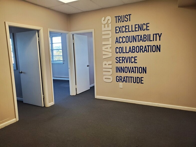 8400 Bustleton Ave, Philadelphia, PA for lease - Building Photo - Image 2 of 31