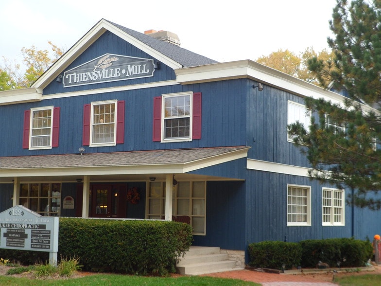 122 Green Bay Rd, Thiensville, WI for lease - Building Photo - Image 1 of 9