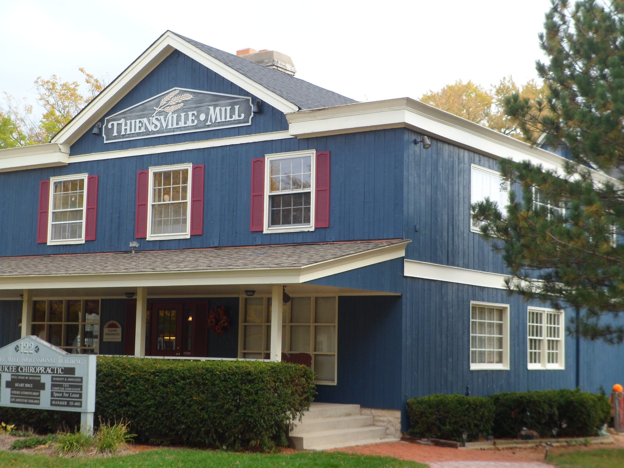 122 Green Bay Rd, Thiensville, WI for lease Building Photo- Image 1 of 10