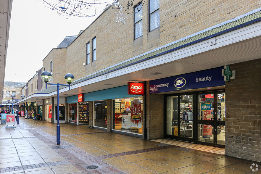 1-27 Longcauseway, Dewsbury for lease - Primary Photo - Image 1 of 5