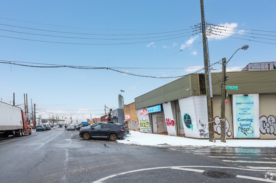 421 Hunts Point Ave, Bronx, NY for sale - Building Photo - Image 2 of 7