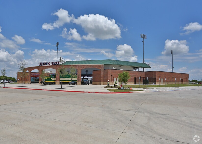1906 Brazzle Blvd, Cleburne, TX for sale - Primary Photo - Image 1 of 1